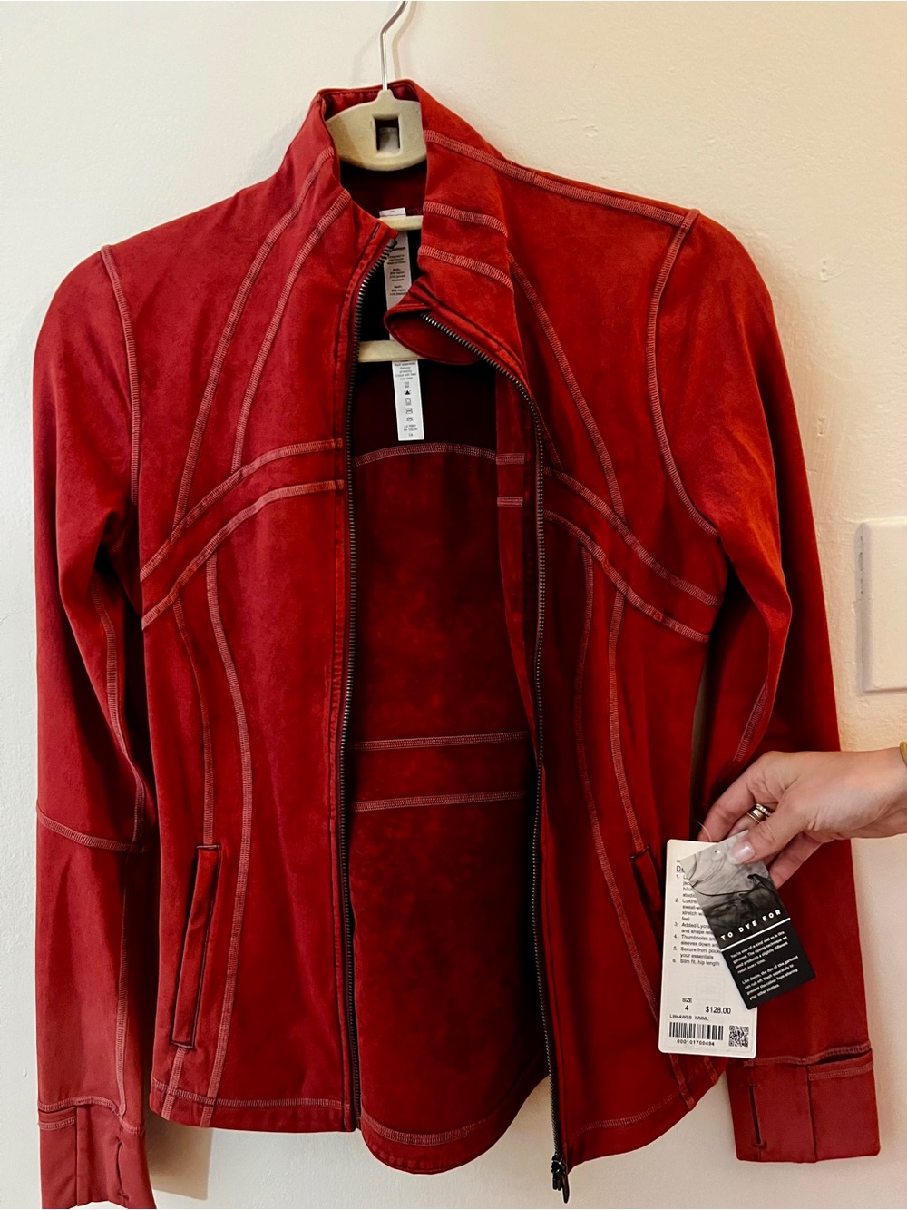 Lululemon red jack, NWT, size 4